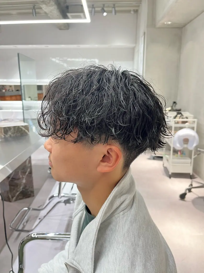 ショート パーマ メンズ ⚡メンズパーマフ ェードカットTomyのヘアスタイル
