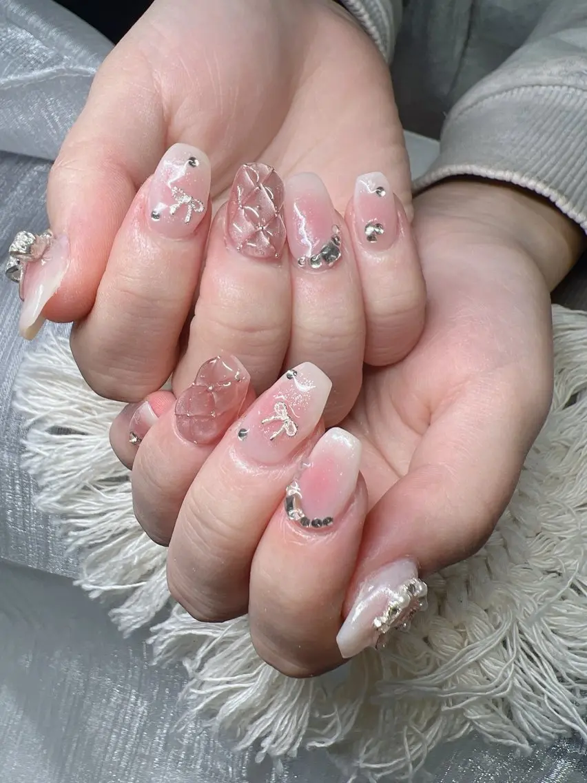 ネイル オーロラネイル チークネイル 長さ出し フットネイル フレンチネイル ハンドネイル Lee Nailsのネイルデザイン