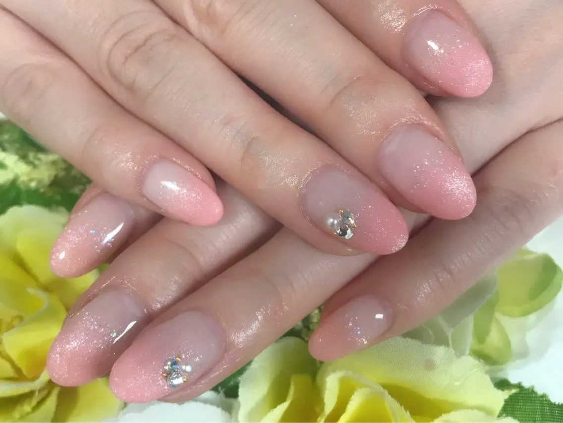 ネイル グラデーション ストーンネイル ハンドネイル キャンアイドレッシー 博多店のネイルデザイン