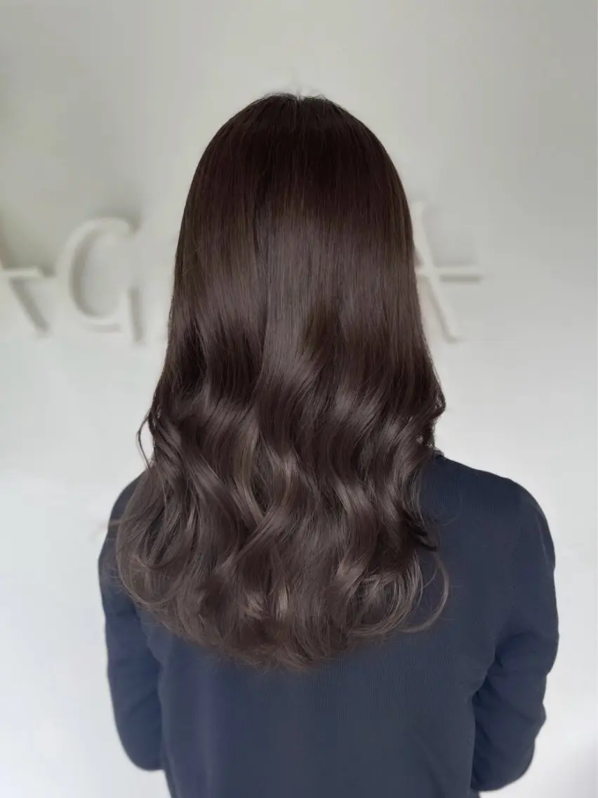 ロング カラー ブリーチ ブリーチなしカラー オリーブカラー カット ヘアカラー トリートメント 透明感カラー／ 艶感カラー／RAMUのヘアスタイル
