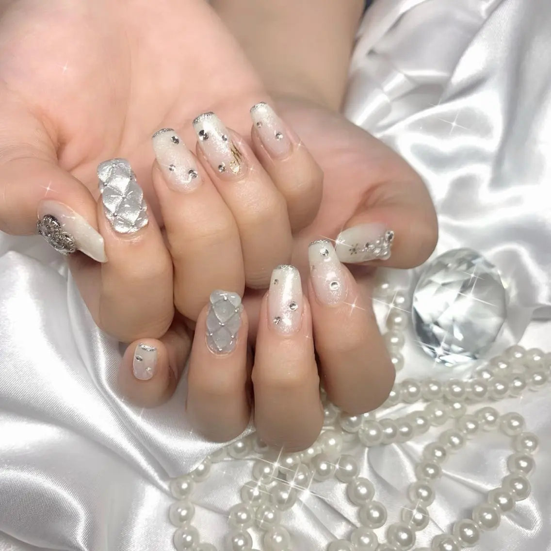 ネイル オーロラネイル フレンチネイル ジェルネイル 韓国ネイル 持ち込み élu by Noriko 前原のネイルデザイン