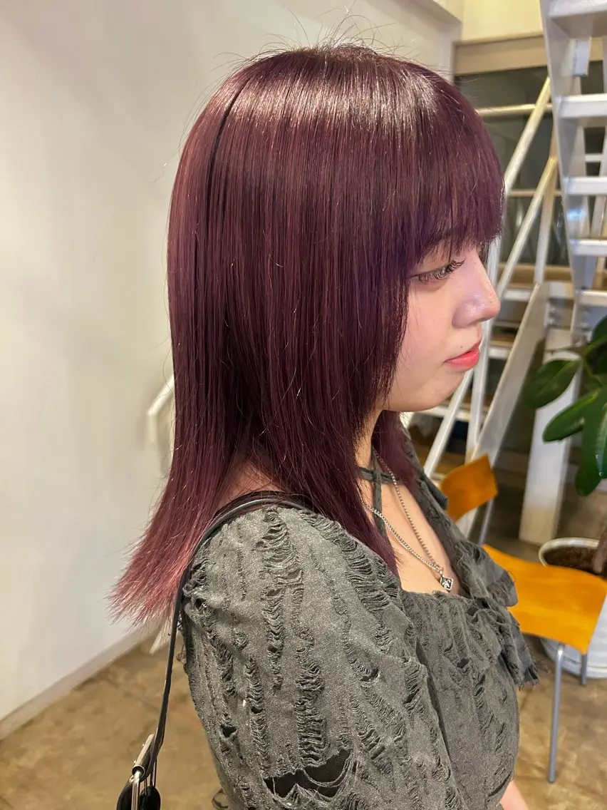 セミロング カラー ブリーチ 白上 愛佳のヘアスタイル