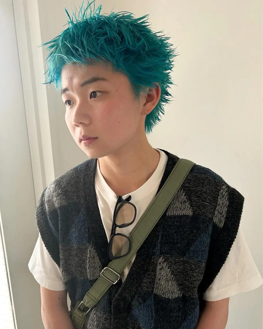 ショート カラー メンズ メンズブリーチ ブリーチ ブルーカラー ケアブリーチ カット ヘアカラー トリートメント 村上雅人 ナチュラルモードのヘアスタイル