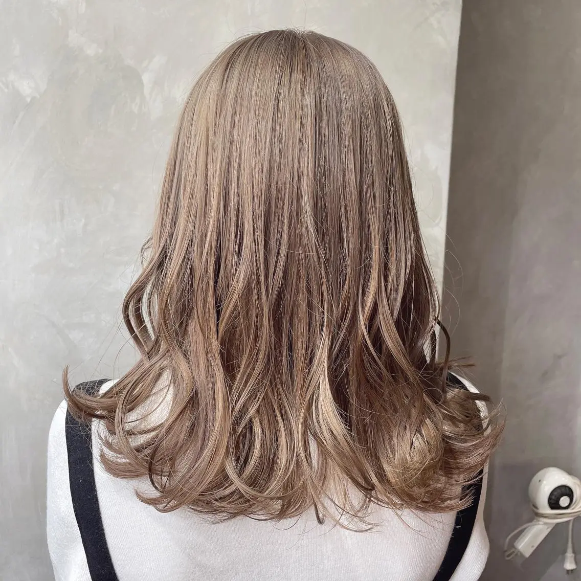 セミロング カラー 梅田美容室 山崎海波のヘアスタイル
