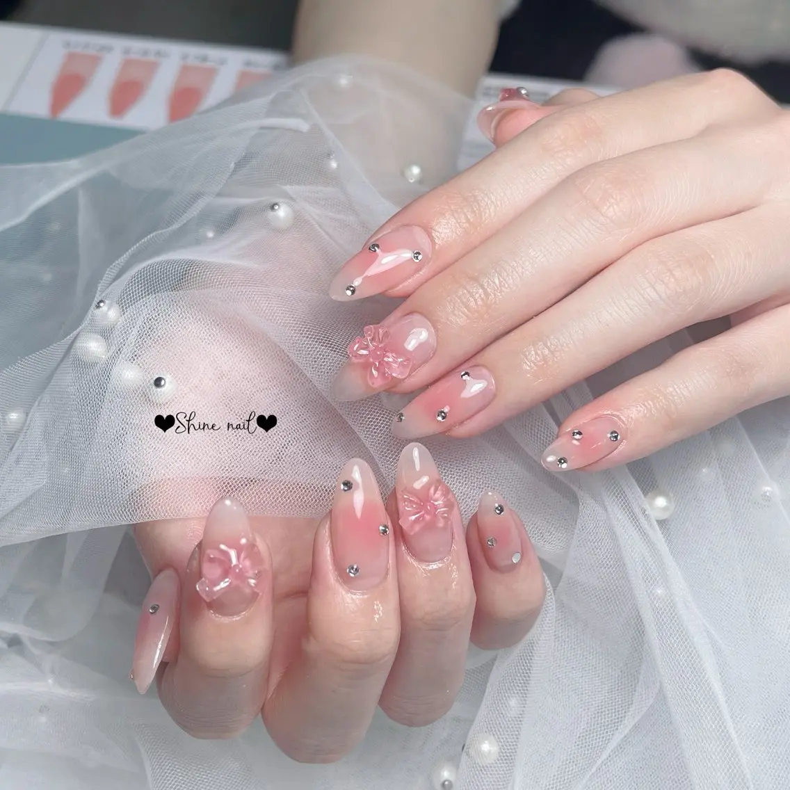 🎀チップ長さ出し★チークネイル➕10個ストーンor2個パーツの写真