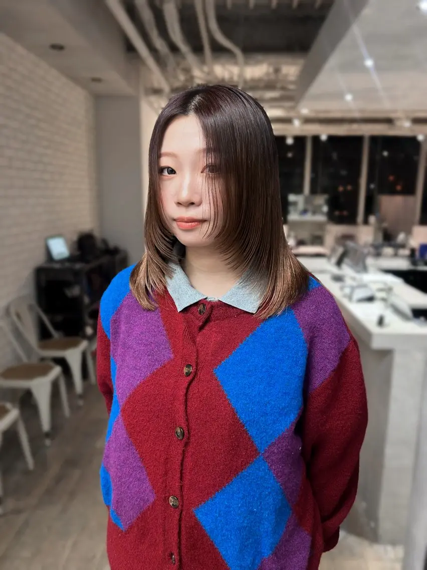 ミディアム レイヤーカット Hinata🛸 ハイトーン美容師のヘアスタイル