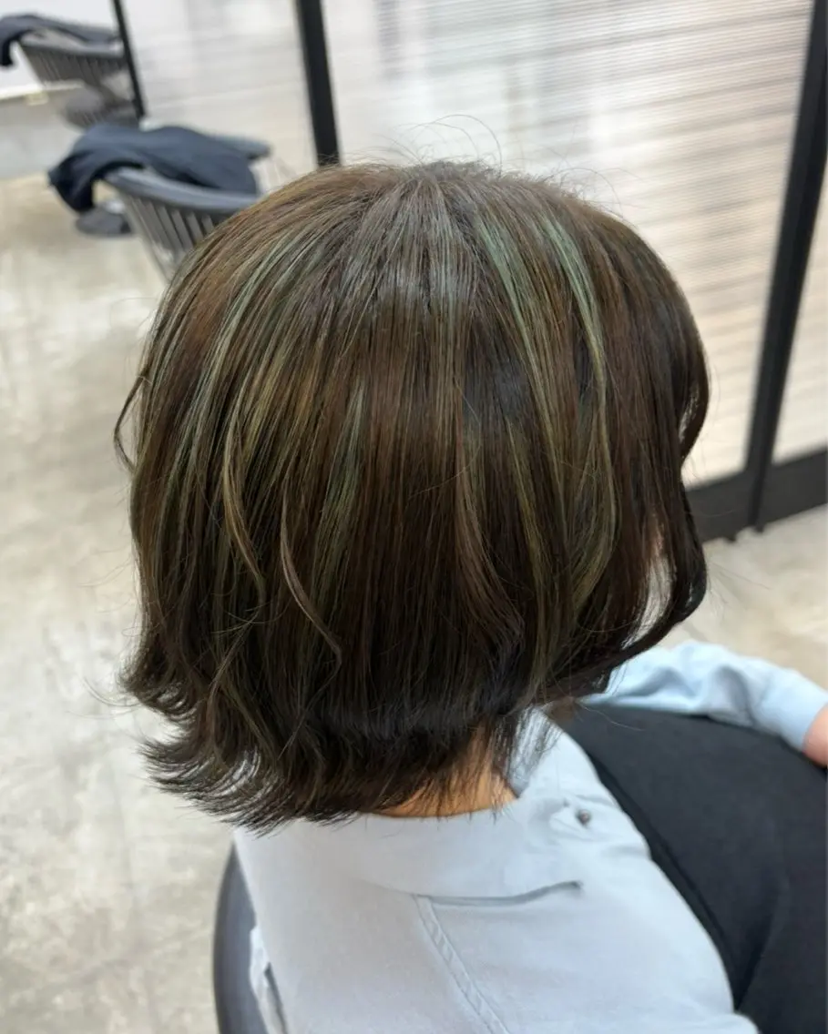 ショート ハイライト 🪄くすみカラー❇️ 名塚比奈乃🪄のヘアスタイル
