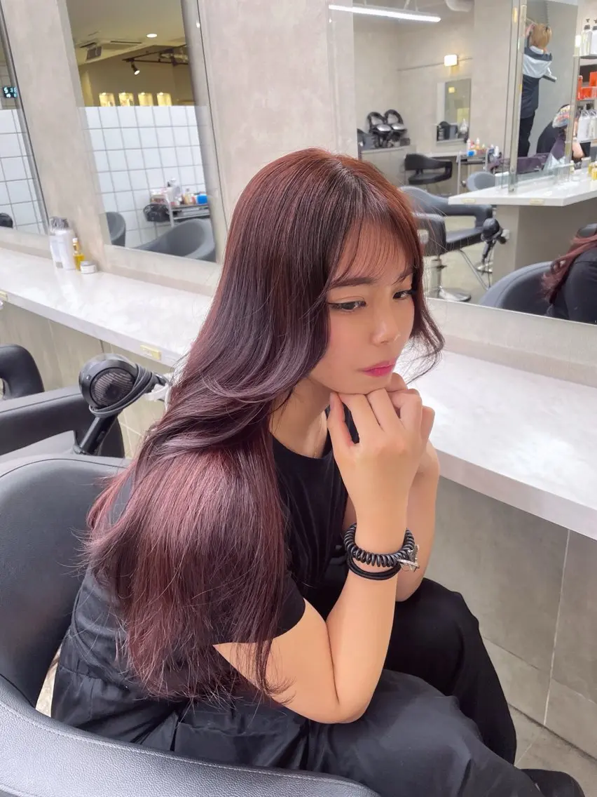 ロング カラー ボルドーカラー レッドカラー 抜け感レイヤー︴ ニュアンスカラーのヘアスタイル