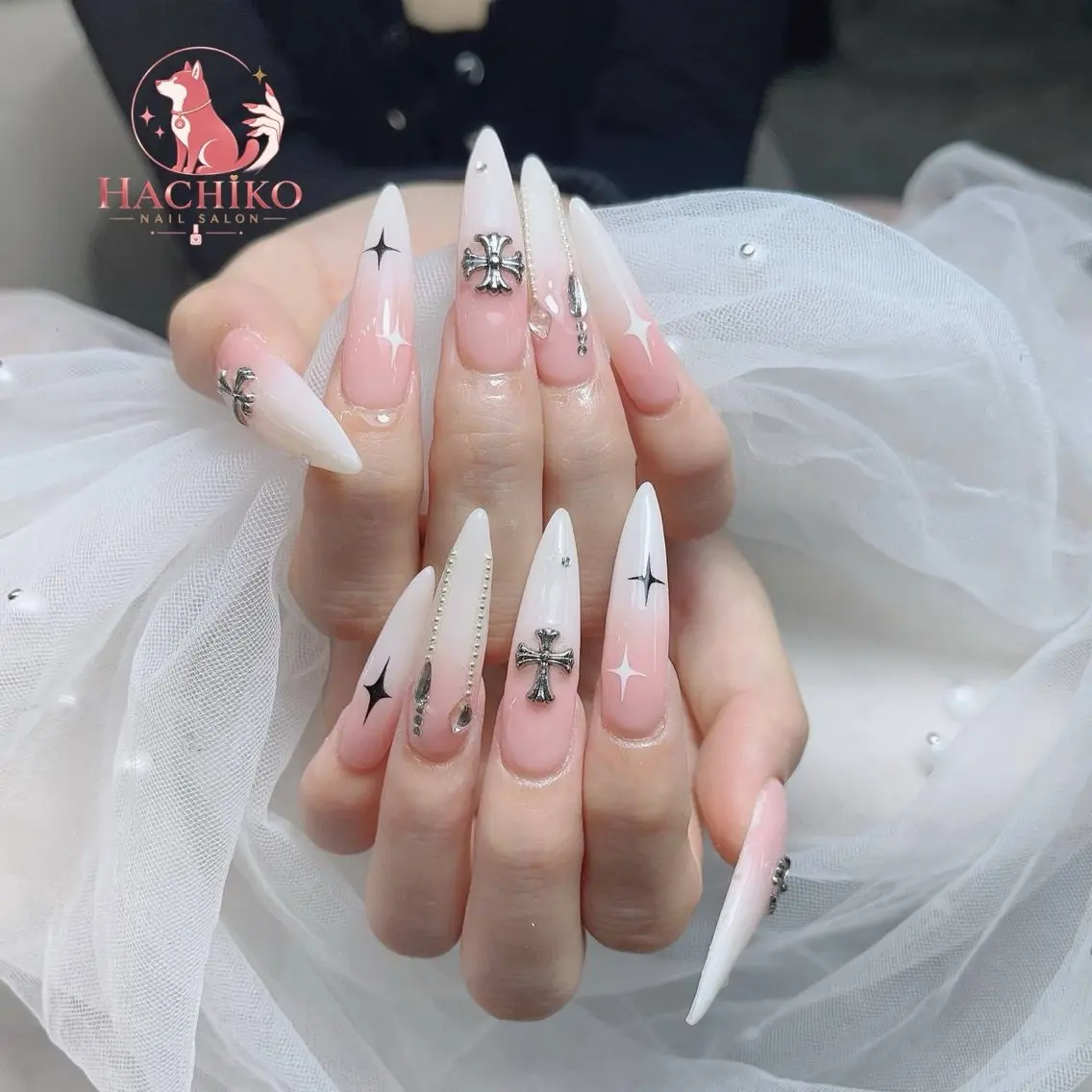 ネイル チークネイル クリアネイル ガーリー キラキラネイル 韓国ネイル ハンドネイル Hachiko Nail Salonのネイルデザイン