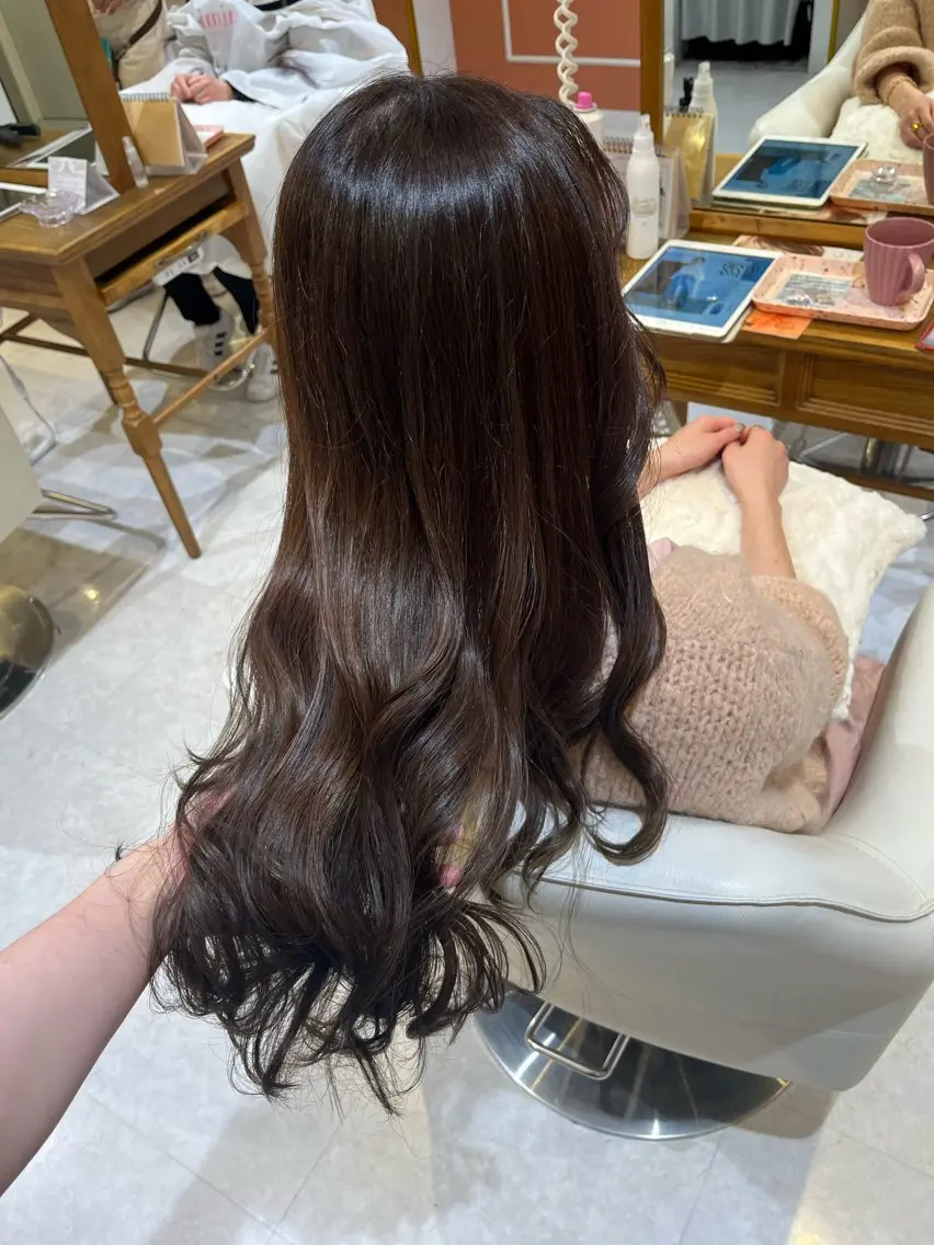 ロング ヘアカラー 梛木 唯のヘアスタイル
