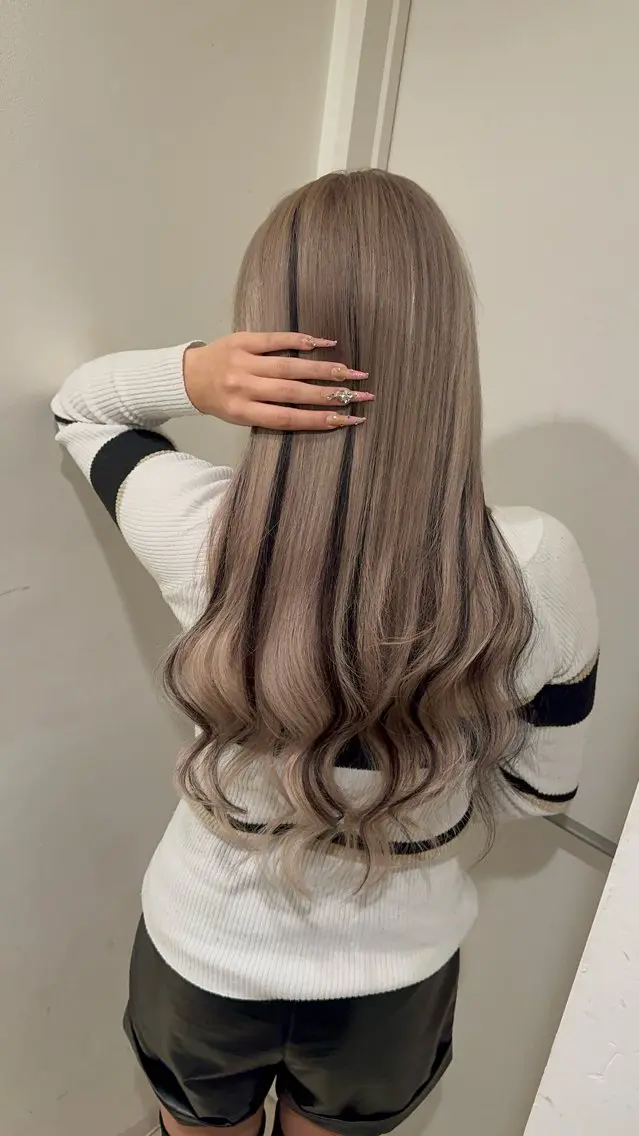 セミロング カラー ヘアアレンジ 🔥ハイトーンカラー ギャルNAOKI🔥のヘアスタイル