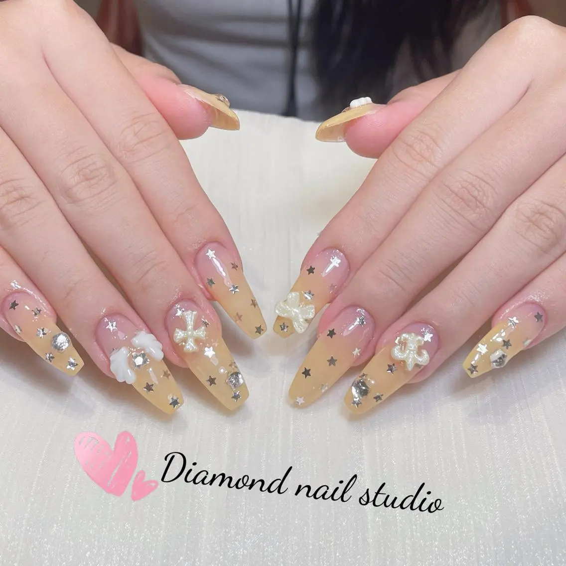ネイル アートネイル オーロラネイル ガーリー キラキラネイル 韓国ネイル ハンドネイル Una NAILMANAMIのネイルデザイン