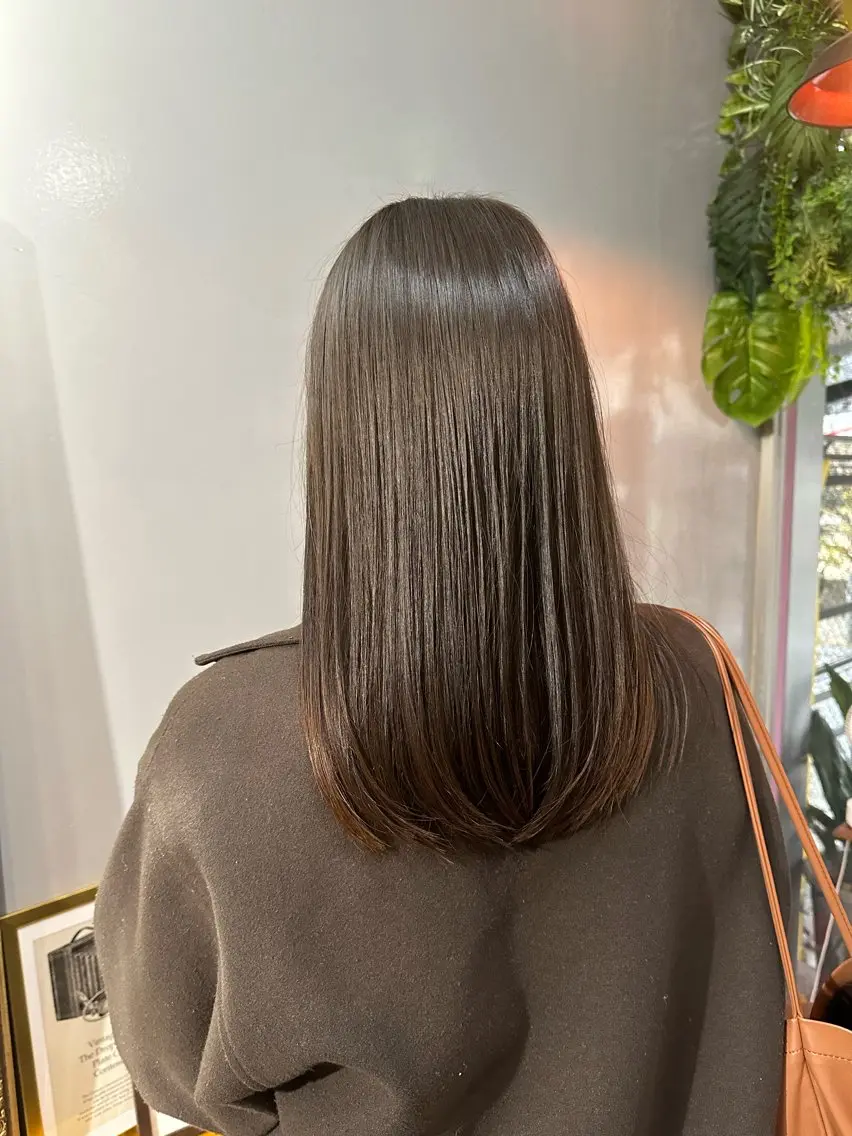 セミロング トリートメント 渡辺俊介 暗髪カラー /美髪矯正/髪質改善のヘアスタイル