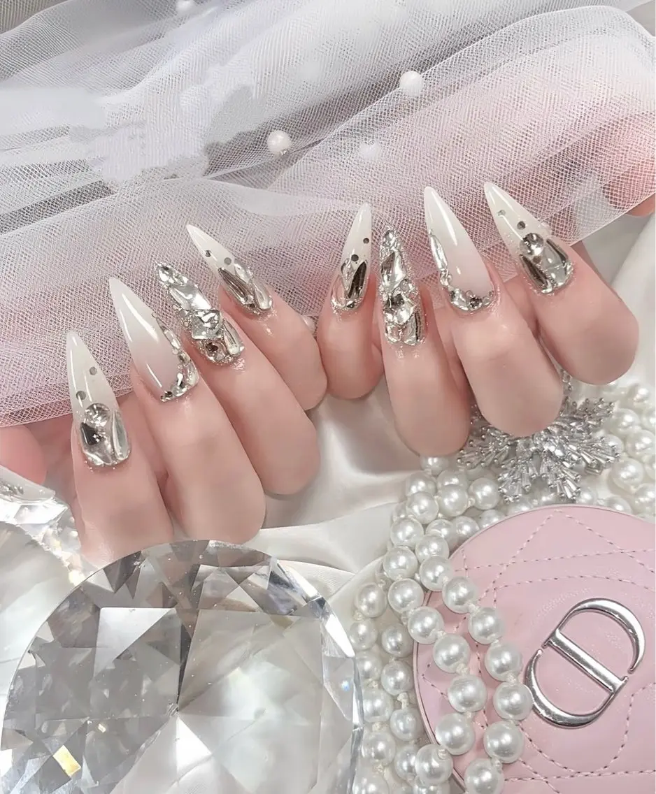 ロング 外国人風カラー 韓国風ヘア ハンドネイル E🌷nail 長さだし専門店のネイルデザイン