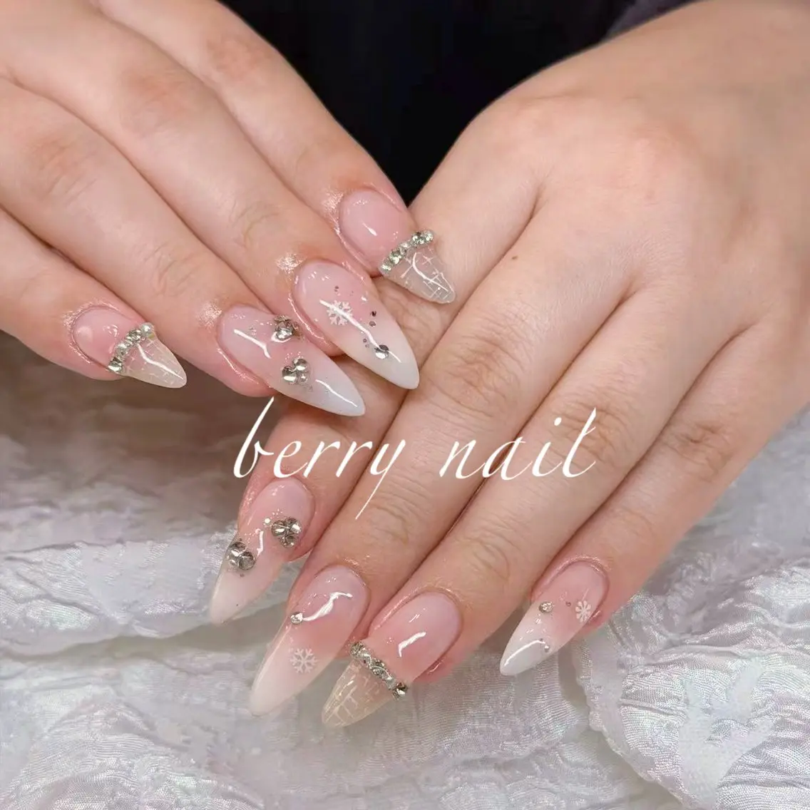 ネイル オーロラネイル チークネイル フレンチネイル ハート 韓国ネイル ハンドネイル berry nail jrネイリストのネイルデザイン