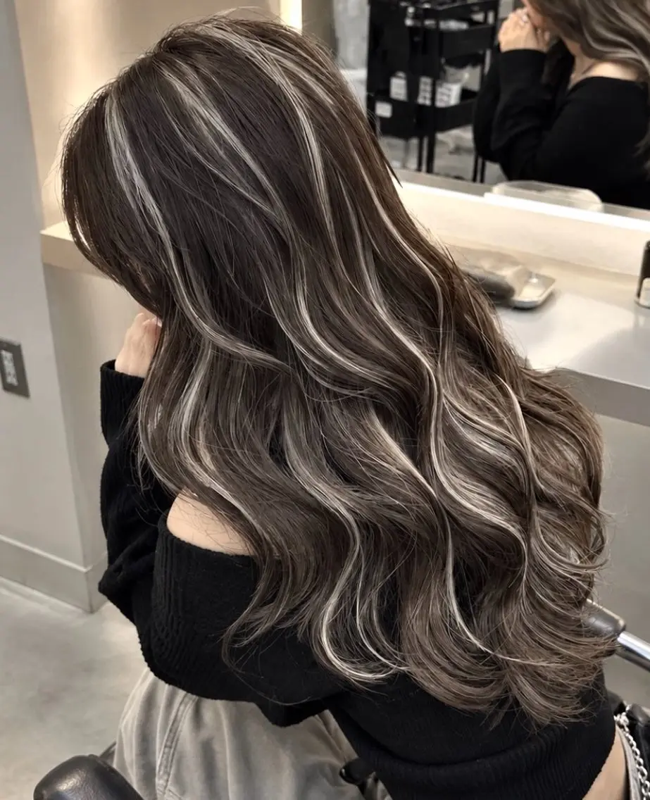 ロング カラー ハイライトカラー ハイライト ヘアカラー ゆいな/明るめカラー /艶カラー/髪質改善のヘアスタイル