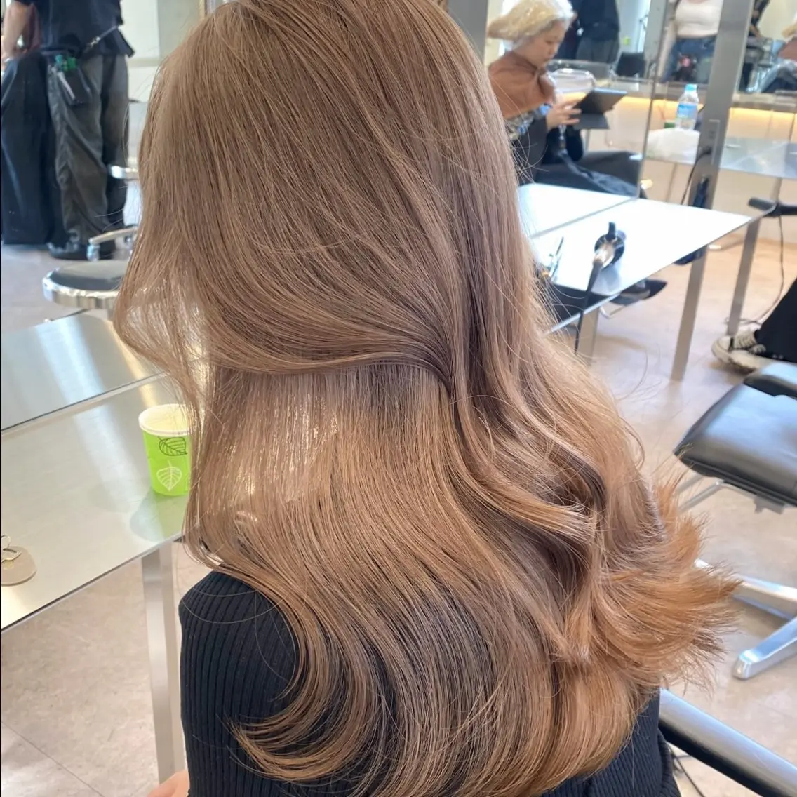 ミディアム カラー ブリーチ 透明感カラー ヘアカラー ヘーゼルベージュ 🩰🤎miharuのヘアスタイル