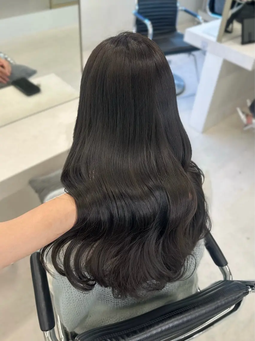 ロング カット ヘアカラー トリートメント mei / レイヤー 顔まわり 🤍のヘアスタイル