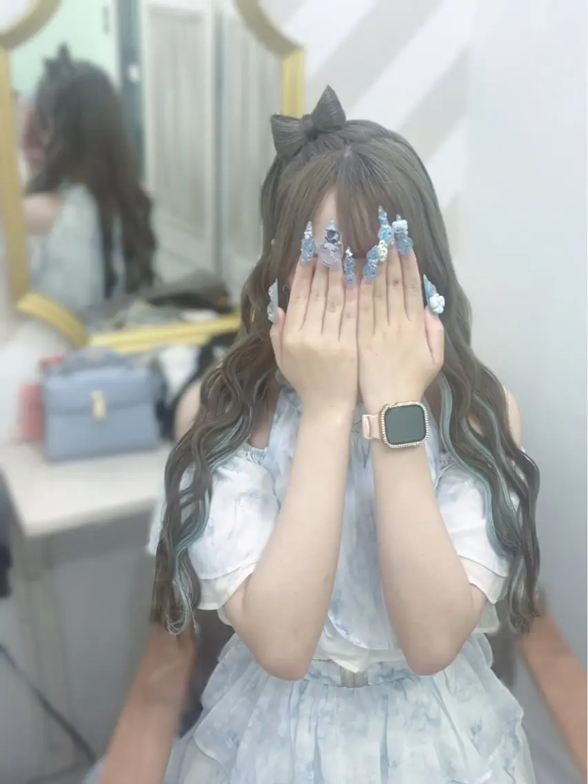 ロング ヘアカラー 西村 理伽のヘアスタイル