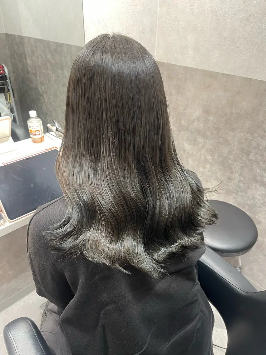 セミロング カラー ブリーチ グレージュ ブリーチなしカラー 広島:ミルキーカラー tsumaのヘアスタイル