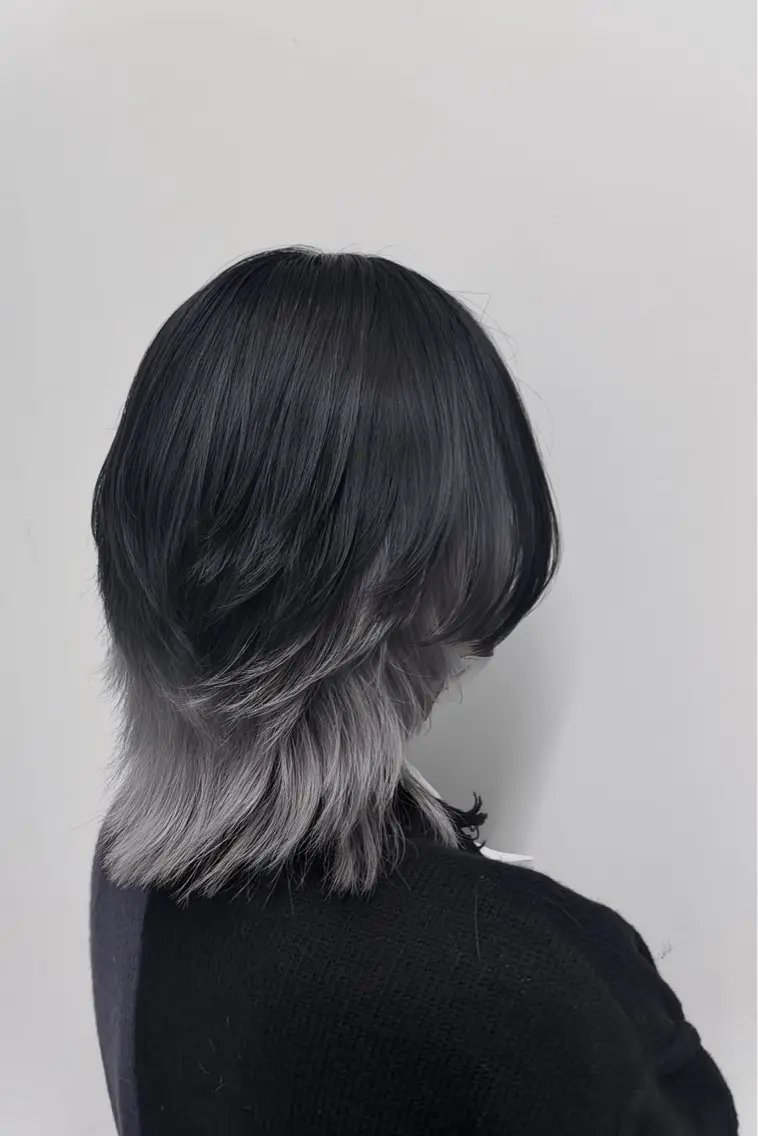セミロング カラー デザインカラー ウルフカット 髙木 利央のヘアスタイル