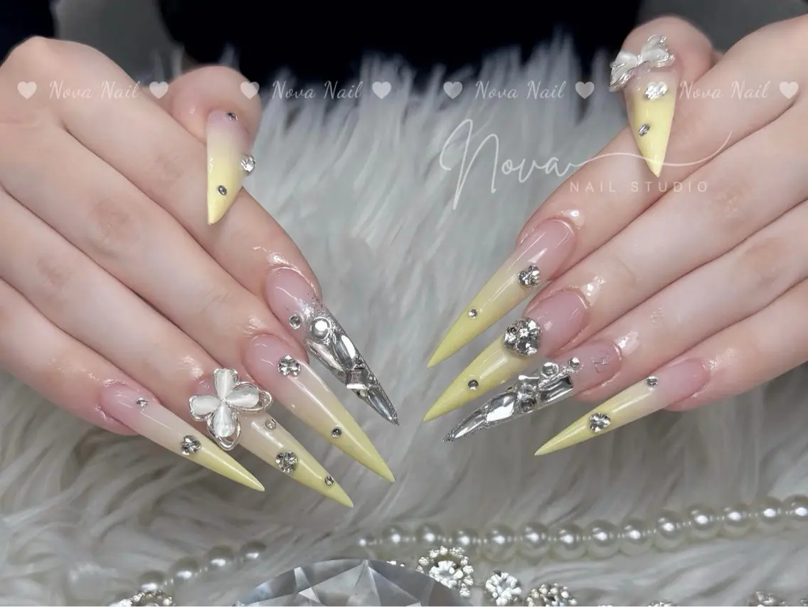 ネイル ジェルネイル ガーリー キラキラネイル 韓国ネイル 持ち込み ハンドネイル ハンドケア Nova Nail Nambaのネイルデザイン