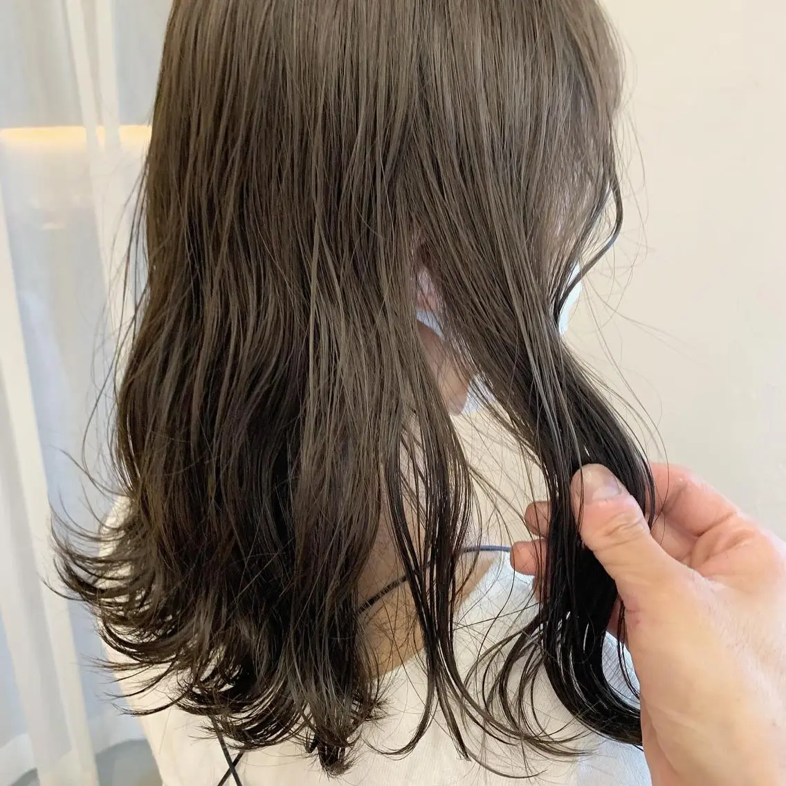 ロング カラー ネイル ハイトーンボブ 前田 表参道　グレージュのヘアスタイル