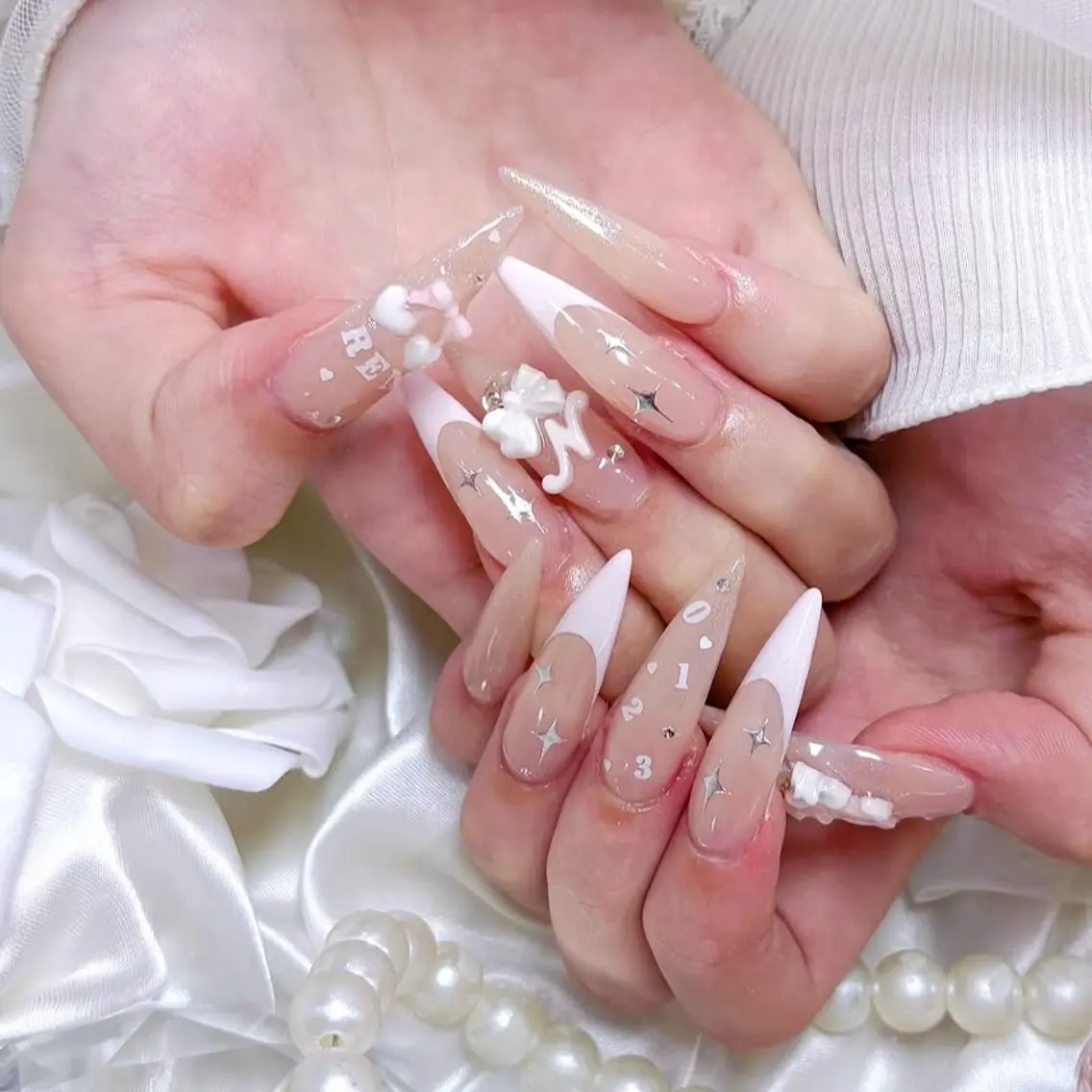 ネイル チークネイル ドット フットネイル フレンチネイル グラデーション ハンドネイル ハンドケア Nihonthy Nail 新宿のネイルデザイン