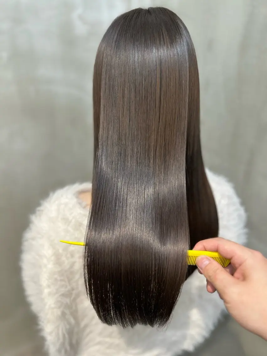 ロング アッシュ アッシュブラウン 髪質改善 トリートメント カット ヘアカラー トリートメント ☆髪質改善特化☆ newi梅田　コウキのヘアスタイル