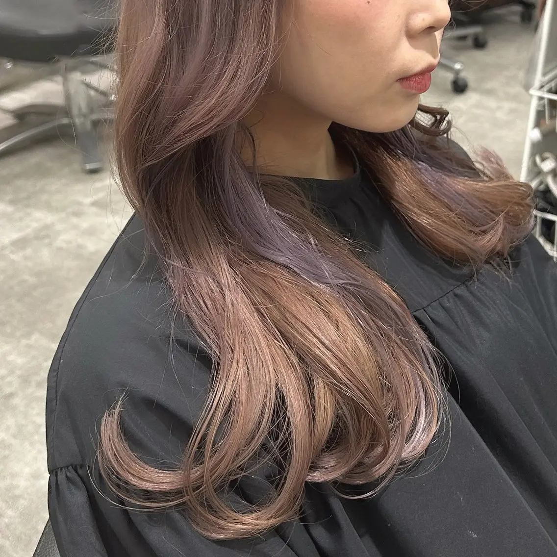 セミロング カラー ブリーチ インナーカラー ラベンダーカラー パープルカラー 韓国ヘア×レイヤー カット/上田丈也のヘアスタイル
