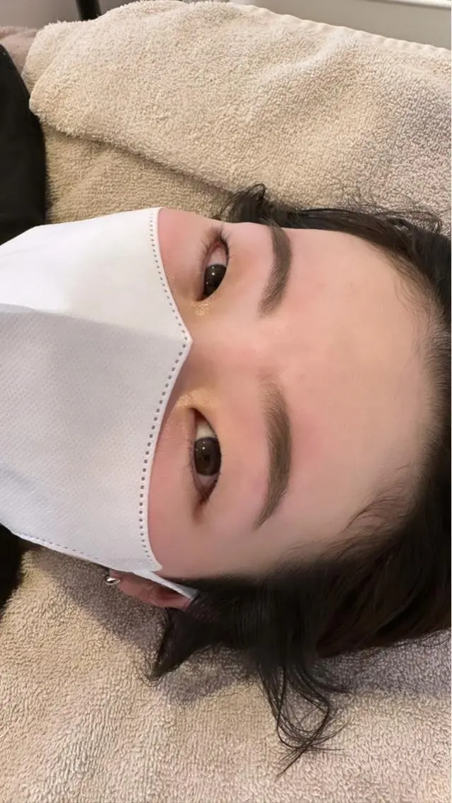 アイブロウモデルの写真