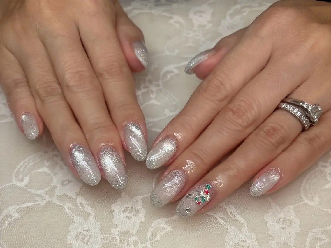 ネイル グラデーション ホワイト 冬ネイル クリスマス ハンドネイル ハンドケア 心斎橋Salon Epokkuのネイルデザイン