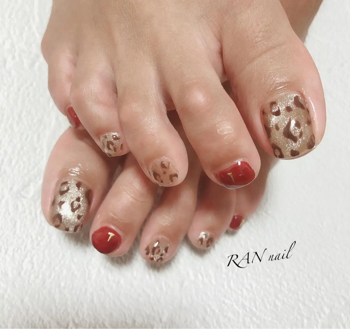 ネイル アニマル柄 フットネイル オフィスネイル 冬ネイル ハンドネイル フットネイル RAN nailのネイルデザイン