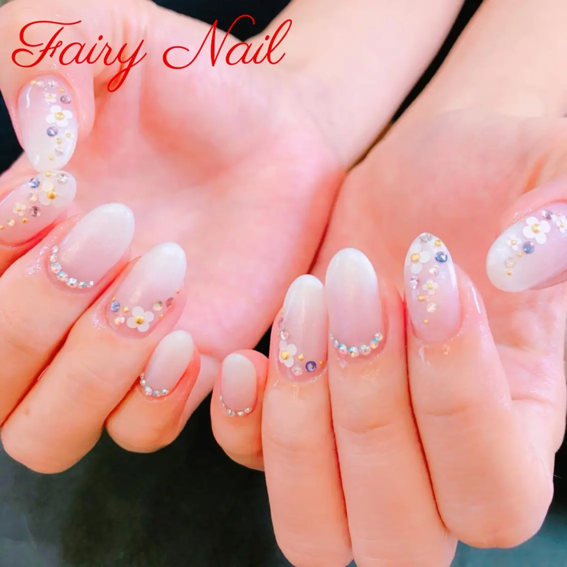 ネイル グラデーション ストーンネイル Fairy nailのネイルデザイン