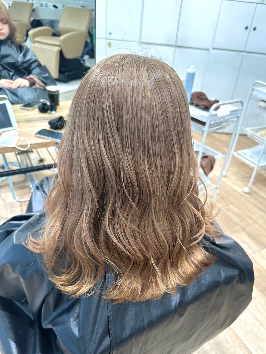 セミロング 💛NOZOMI💛 ハイトーンカラーのヘアスタイル