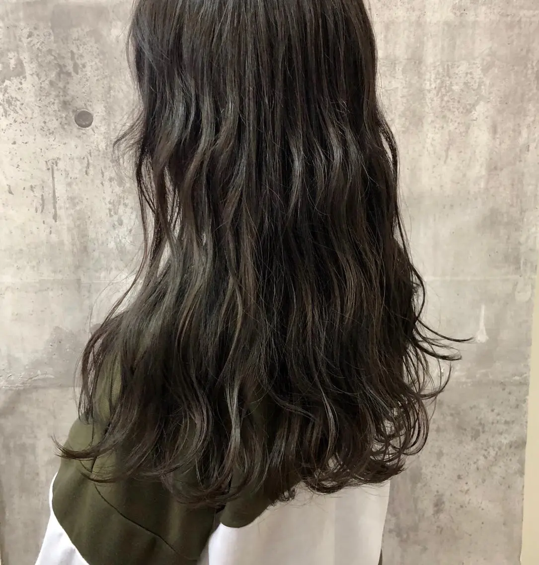 ロング カラー 菅沢 奈生のヘアスタイル