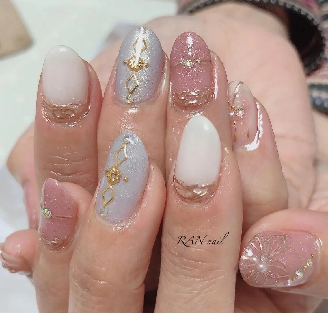 ネイル 入学式 フラワーネイル フットネイル ゴールド キラキラネイル ハンドネイル フットネイル RAN nailのネイルデザイン