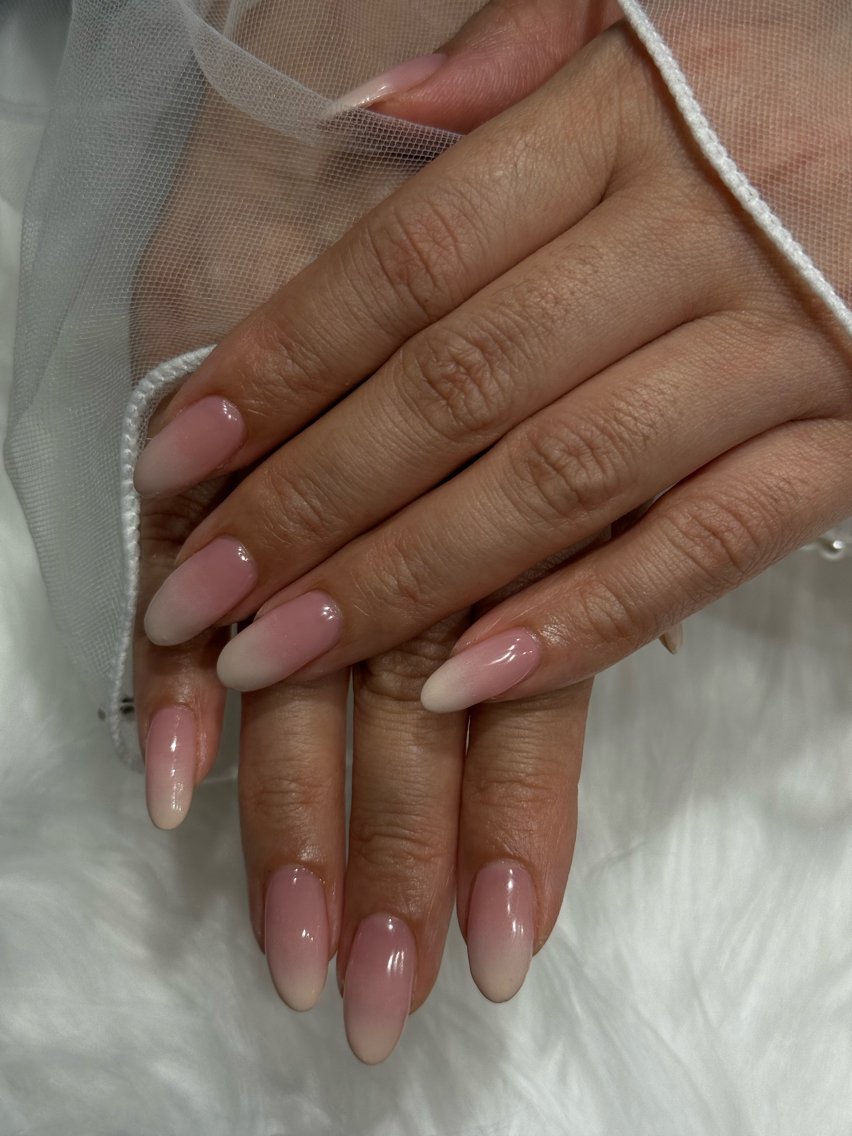ネイル グラデーション 韓国ネイル ピンク シンプルネイル ホワイト ハンドネイル KOTORA NAILのネイルデザイン