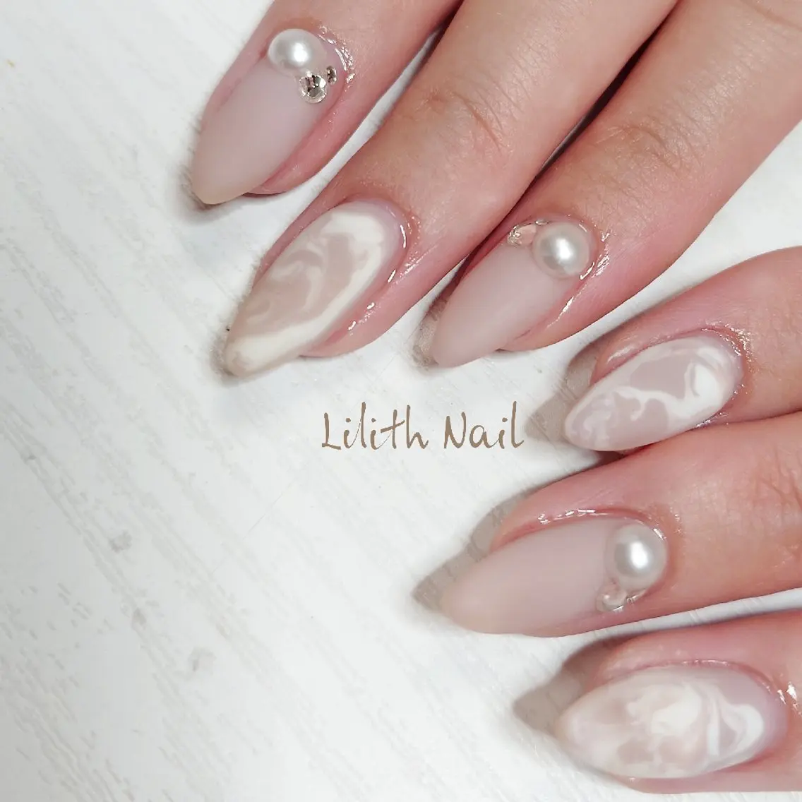 ネイル ストーンネイル ハンドネイル Lilith Nailのネイルデザイン