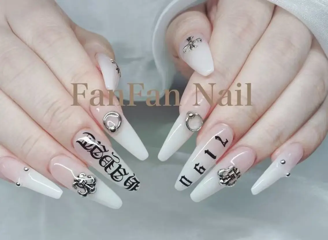 ネイル アートネイル オーロラネイル ガーリー キラキラネイル 韓国ネイル Mio NailsalonUのネイルデザイン