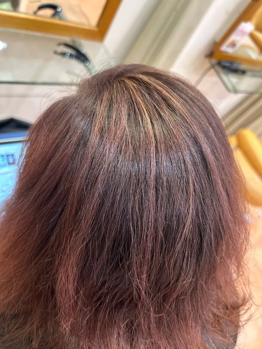 カラー ブリーチ 佐藤 綾のヘアスタイル