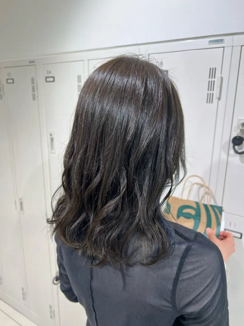 セミロング カラー 透明感カラー グレージュ オリーブグレージュ オリーブグレー ヘアカラー トリートメント 【暖色カラー特化】 中山由梨のヘアスタイル