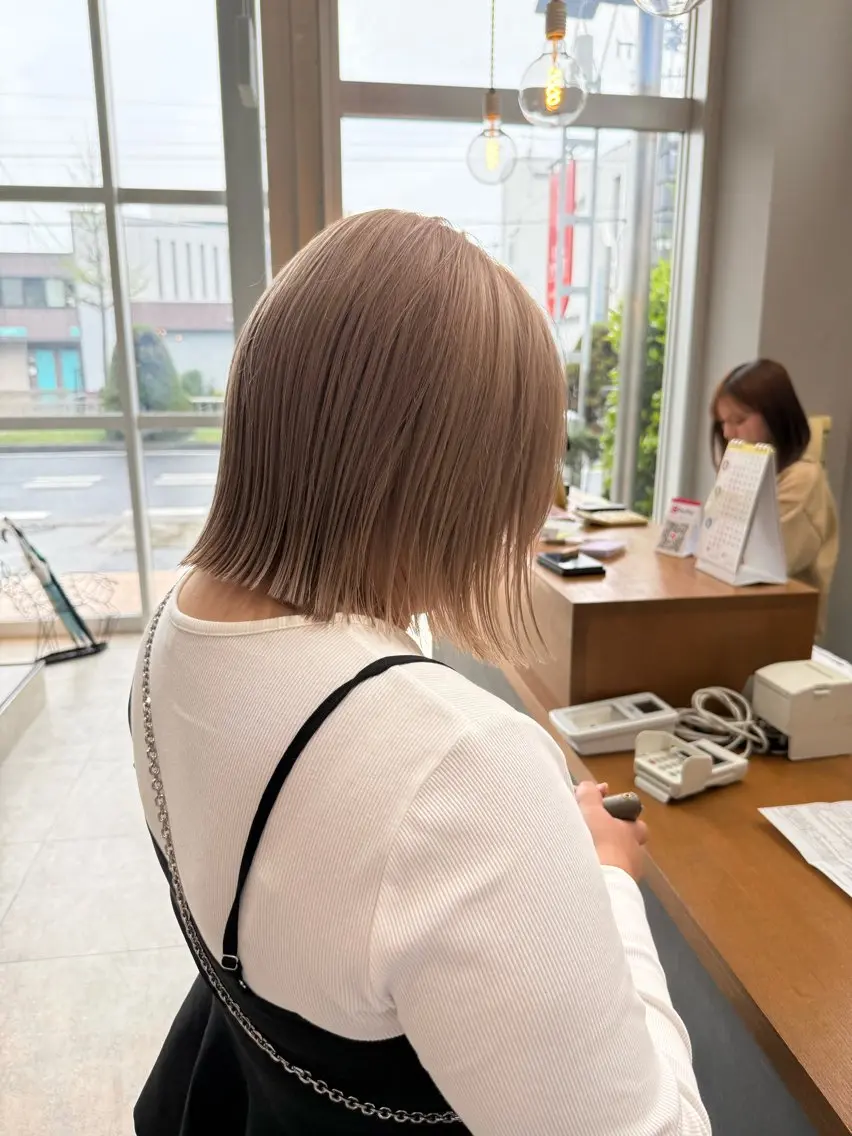 ミディアム カラー ベージュカラー ブリーチ ブロンド ブロンドベージュ カット ヘアカラー 石原圭悟 /ショート/艶カラーのヘアスタイル
