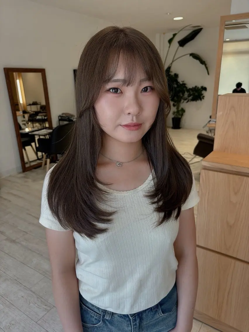 ロング レイヤーカット カット ヘアカラー 安藤 ひなたのヘアスタイル