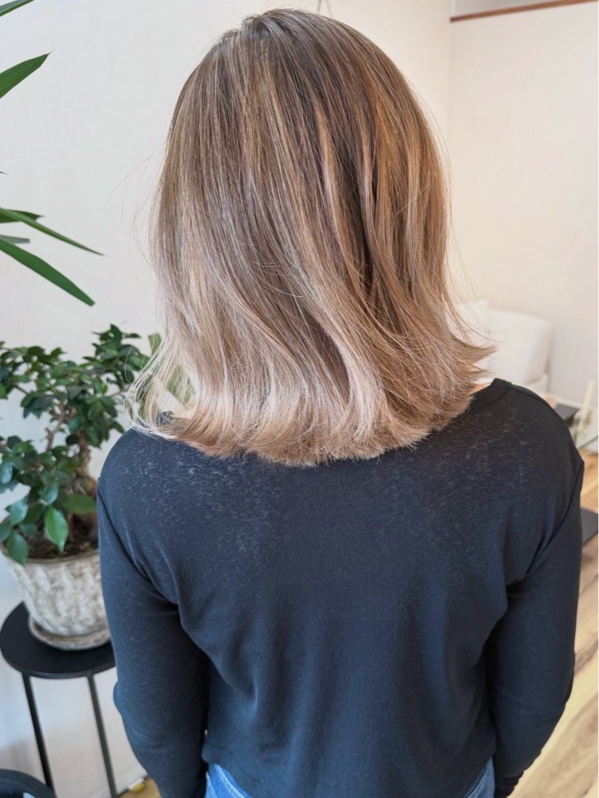 ショート カラー バレイヤージュ ハイライトカラー ハイライト レイヤーカット ヘアカラー トリートメント 田室和幸 河原町のヘアスタイル