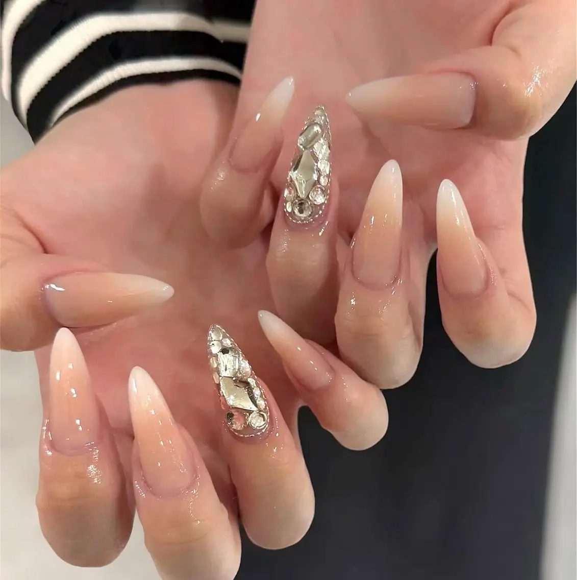 ネイル アートネイル オーロラネイル フレンチネイル ジェルネイル グラデーション ハンドネイル Luci Nailのネイルデザイン