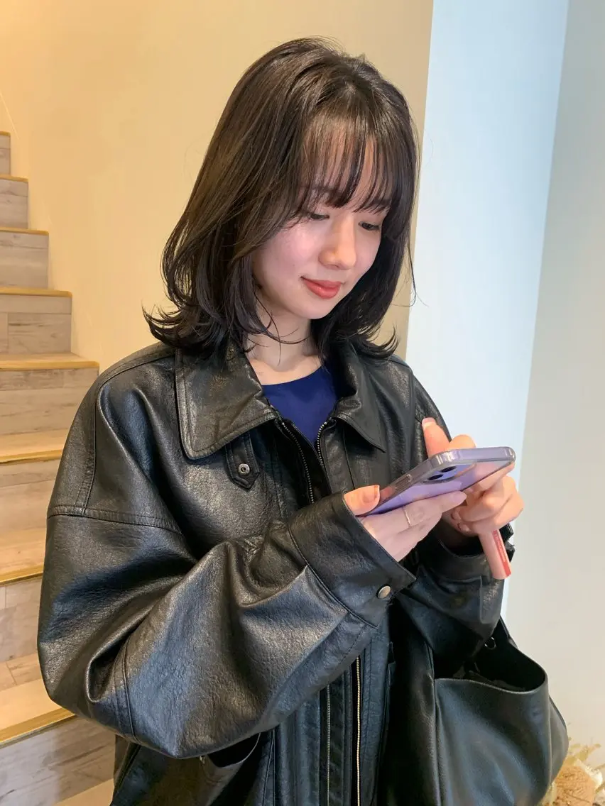 ミディアム レイヤーカット カット ヘアカラー トリートメント 落合希 Olivebeigeのヘアスタイル