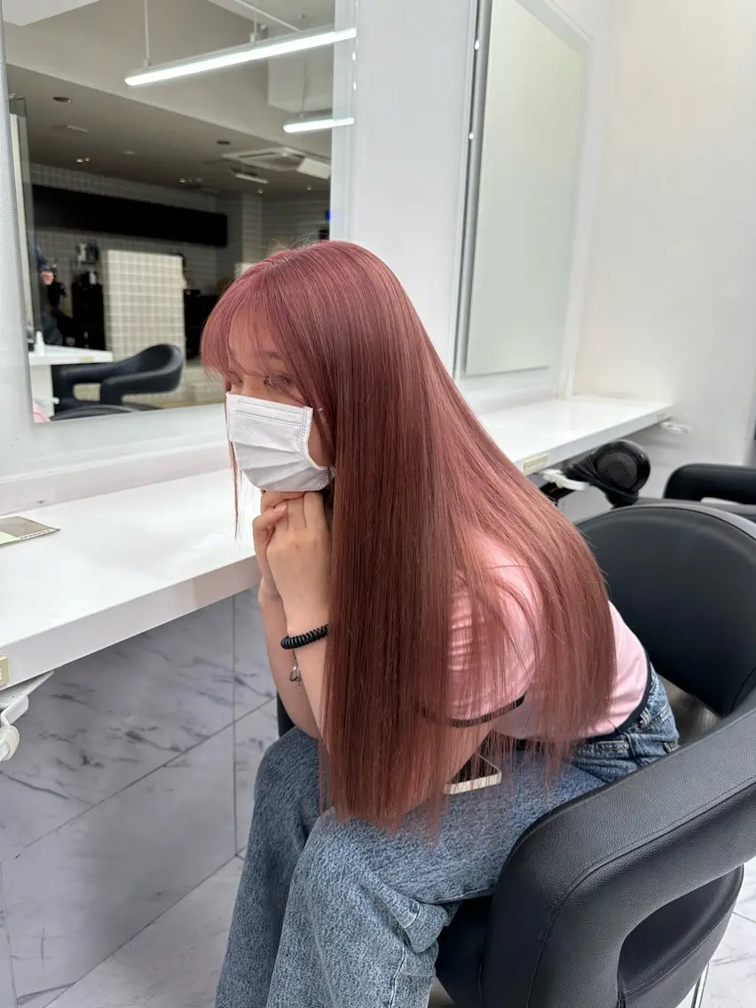 セミロング カラー 抜け感レイヤー︴ ニュアンスカラーのヘアスタイル