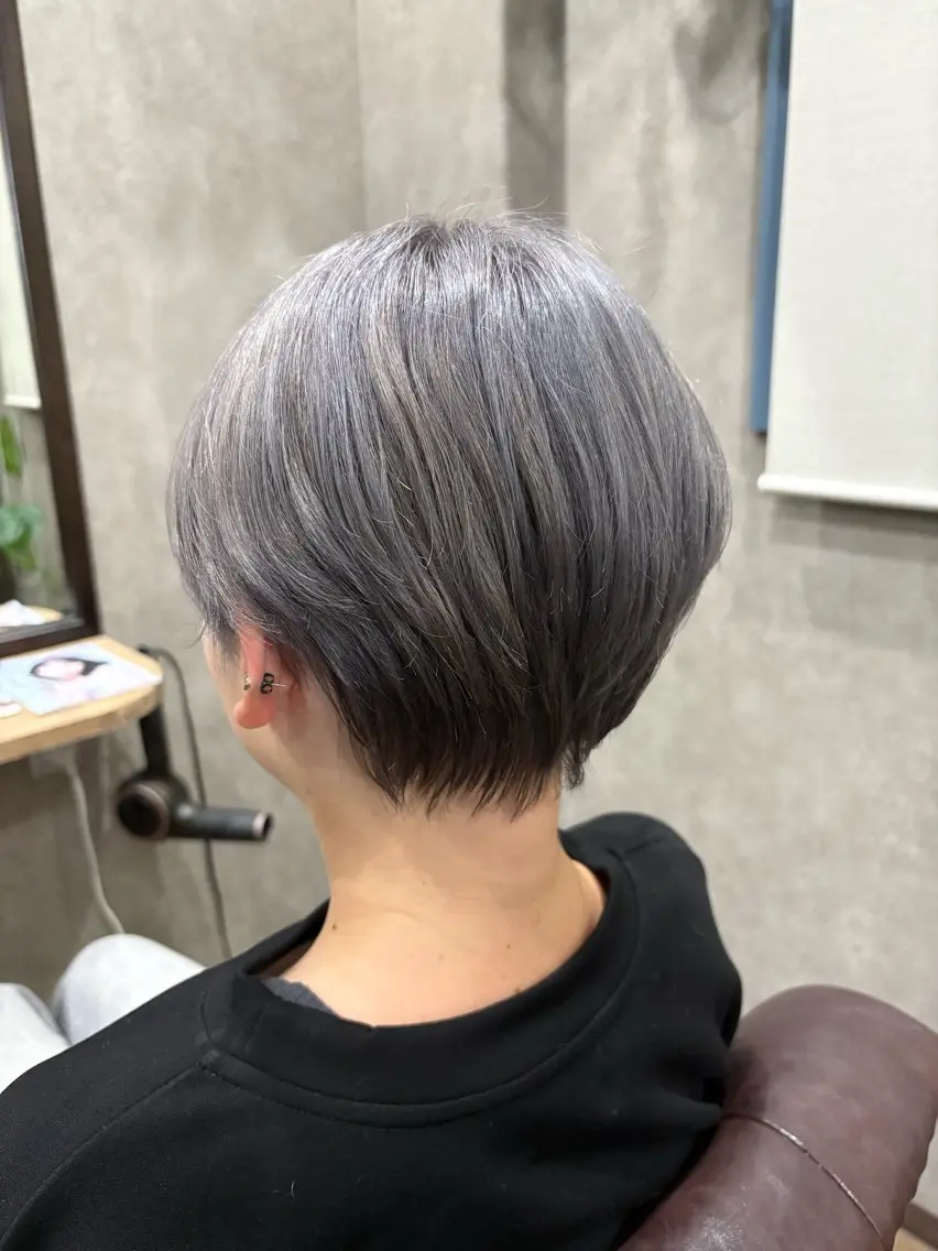 ショート カラー 石田 佳恋のヘアスタイル