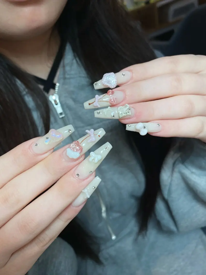 ネイル アートネイル フレンチネイル ジェルネイル キラキラネイル 韓国ネイル ハンドネイル ICE Nailsのネイルデザイン